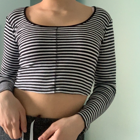 Forever 21 black and white stripped long sleeve - Picture 2 of 4